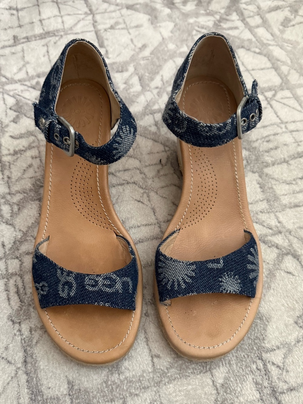 UGG Atasha Denim Wedge Sandals Size 8 Logo Jacquard Comfort Espadrille - Picture 10 of 10